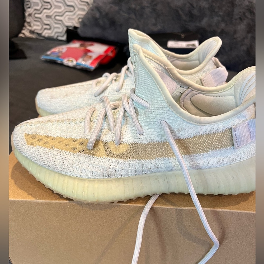 Yeezy 350 V2